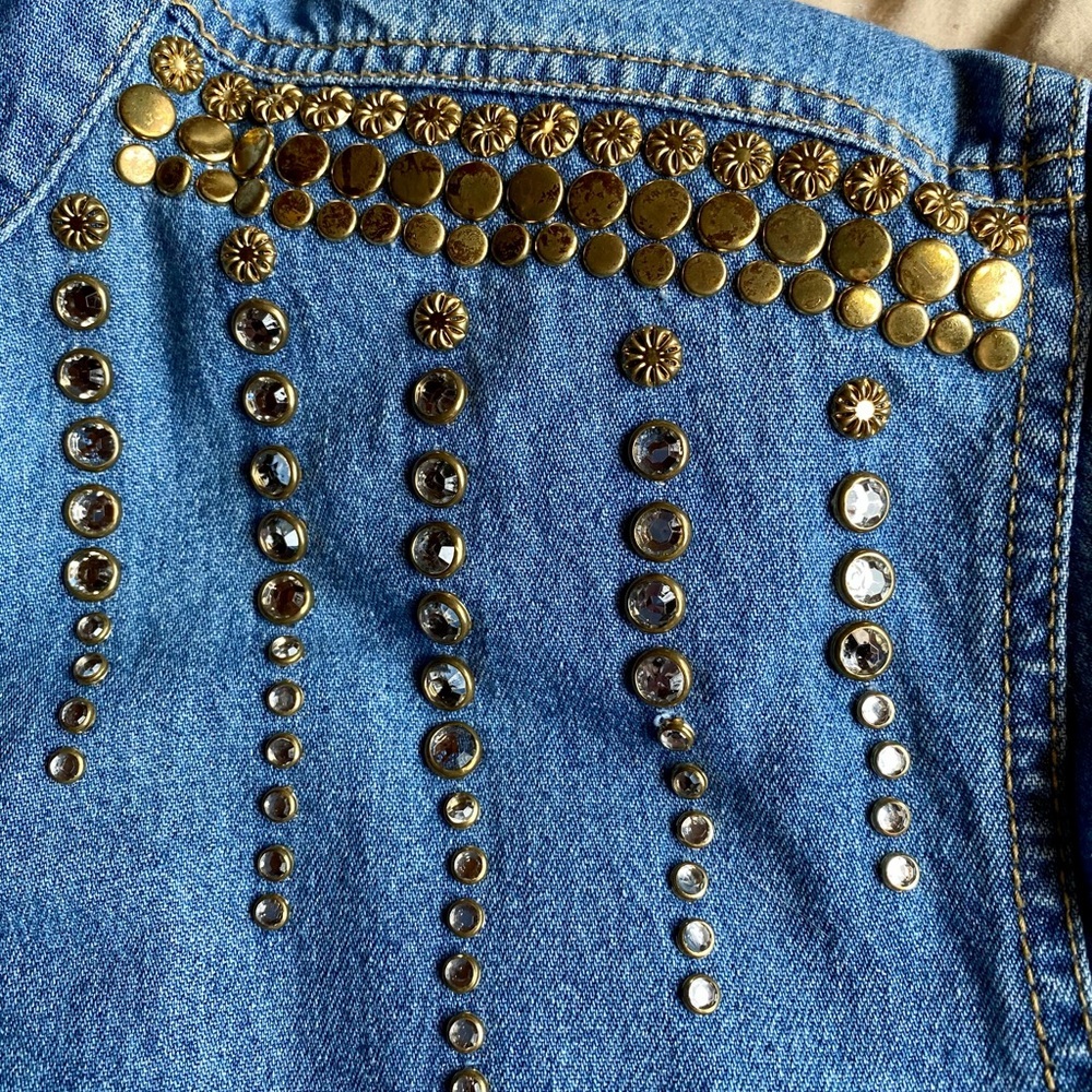 ⚜️Cache Studded & Rhinestone 80s Retro Jean Shirt - Picture 4 of 12